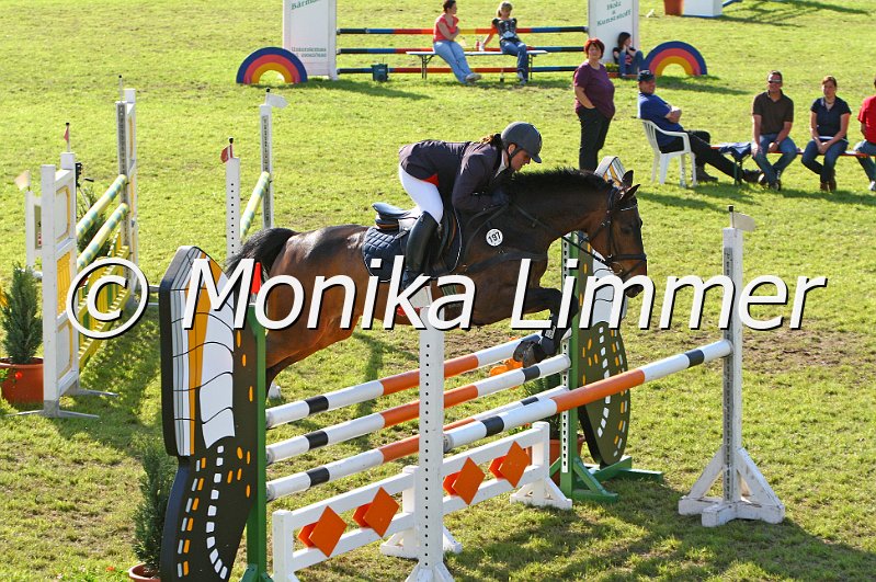 005M5779_Little Daimler_M Springen_e.JPG